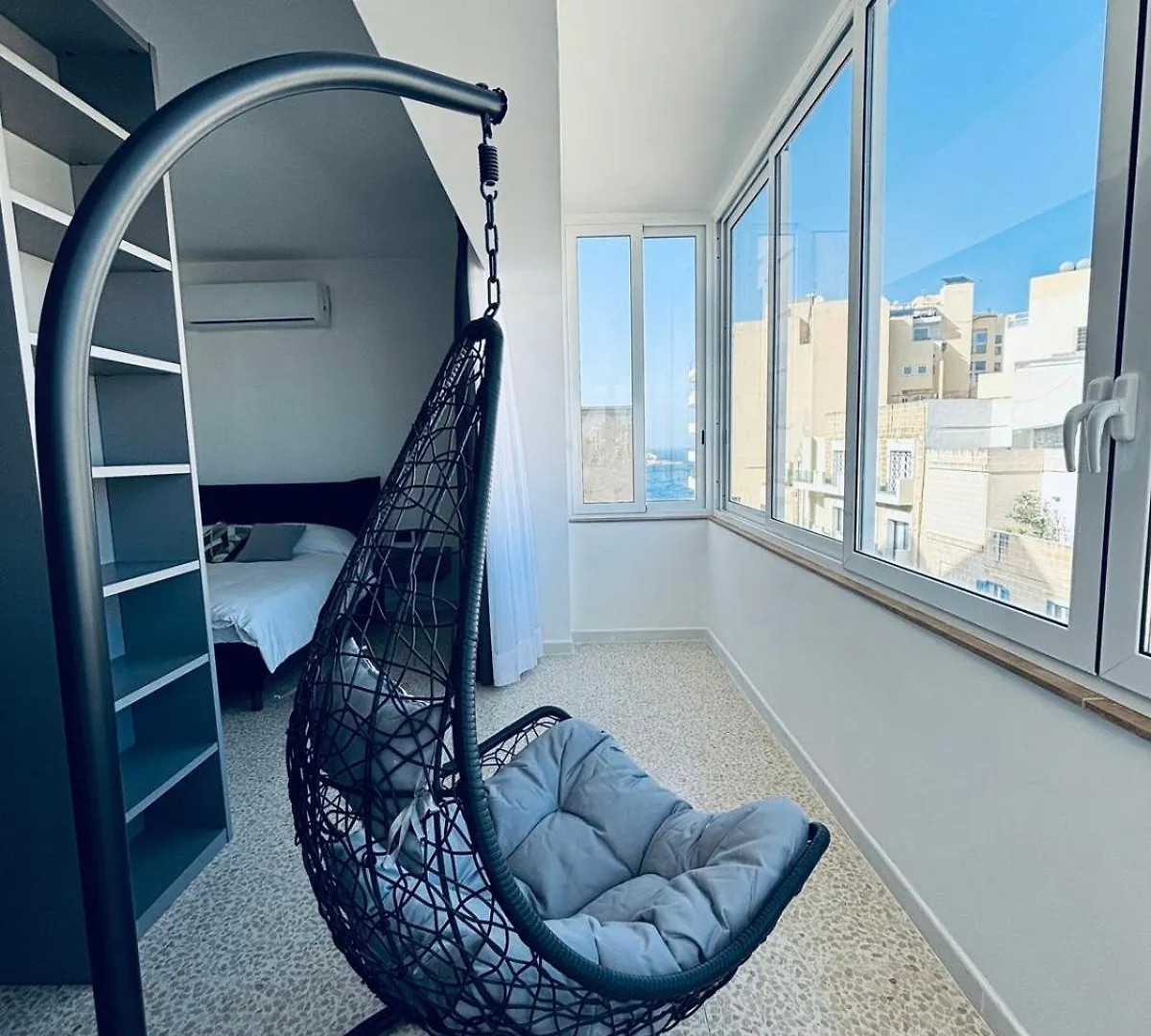 Zero55Rooms 3-Bed 3-Bath Apartment With Sea Views location